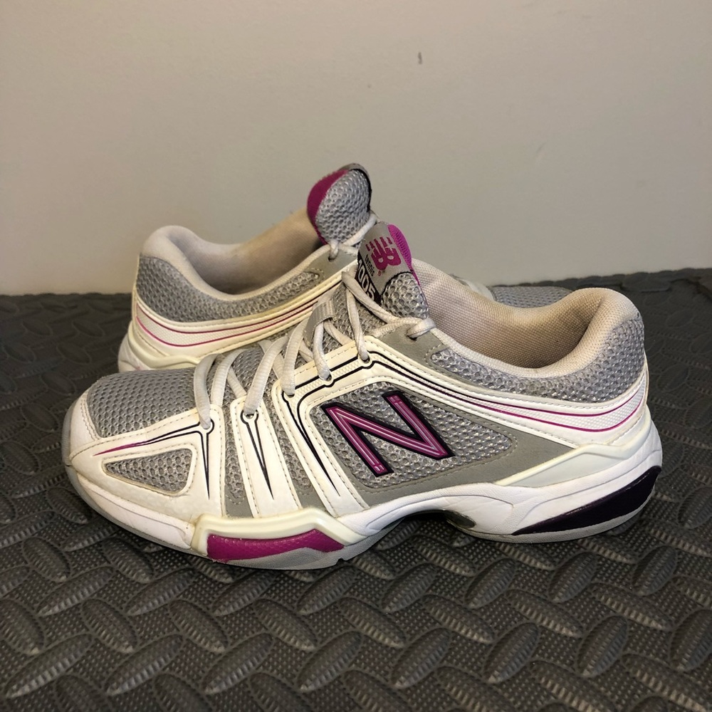 New Balance Tennis 1005 Women’s athletic shoe sz 7